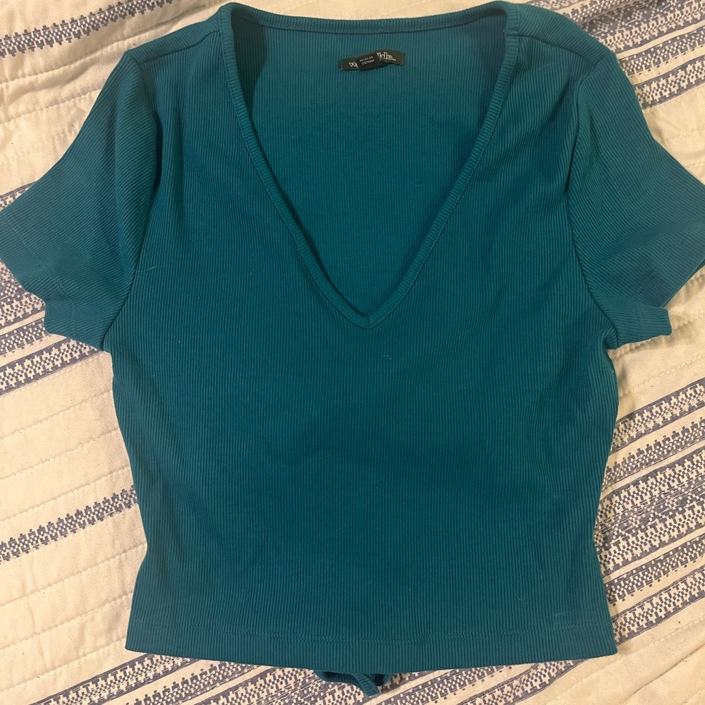 Cropped tie back v-neck shirt.